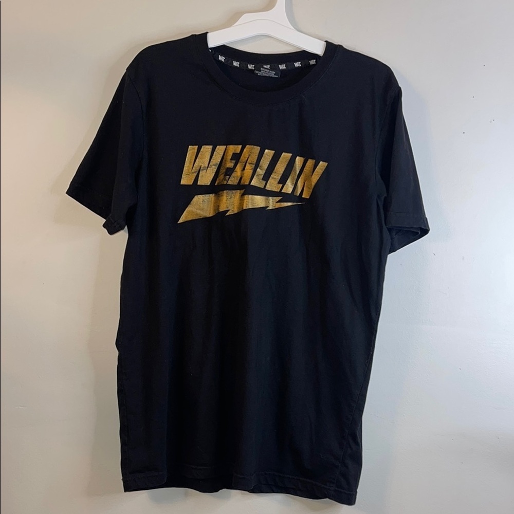 We All In Clothing Men’s Black and Gold Short Sleeve Tee Size Large GUC #18 🏷️